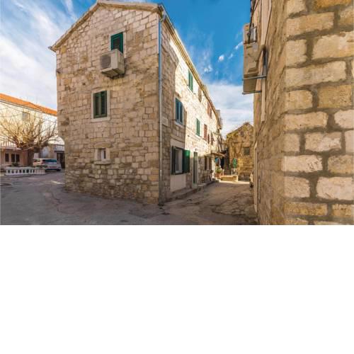 Three-Bedroom Holiday Home in Kastel Gomilica
