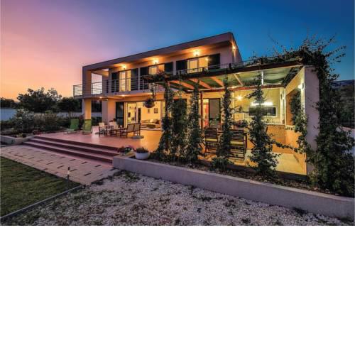 Three-Bedroom Holiday Home in Kastel Stafilic