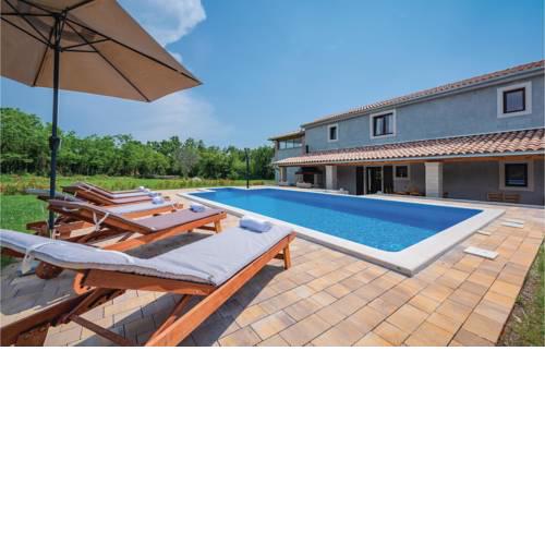 Three-Bedroom Holiday Home in Katun