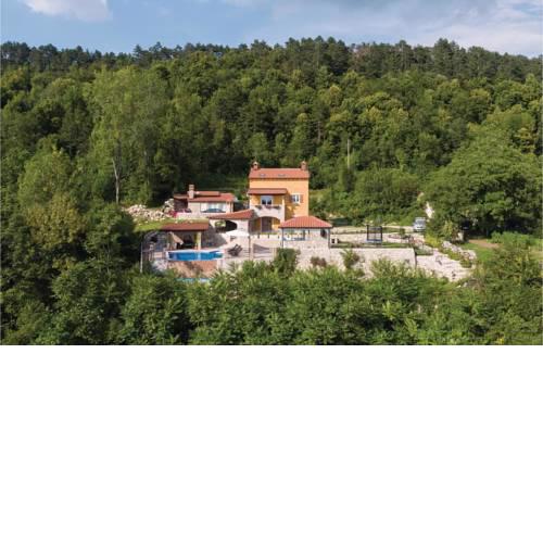 Three-Bedroom Holiday Home in Klenovscak