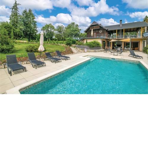 Three-Bedroom Holiday Home in Klinca Sela
