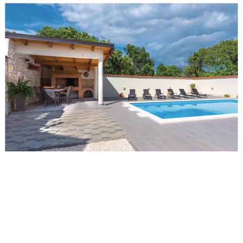 Three-Bedroom Holiday Home in Kljuc