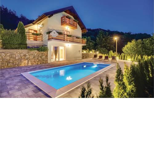 Three-Bedroom Holiday Home in Krasno Polje