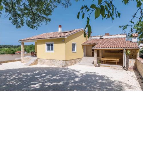 Three-Bedroom Holiday Home in Liznjan