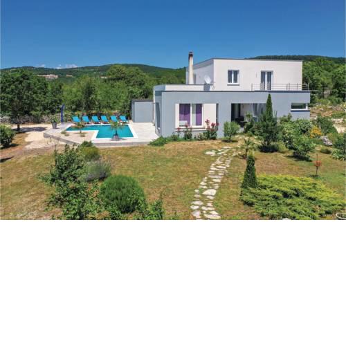 Three-Bedroom Holiday Home in Lovrec