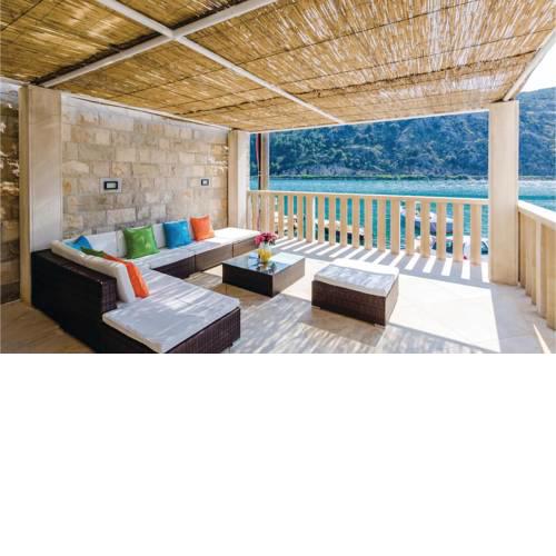 Three-Bedroom Holiday Home in Mokosica