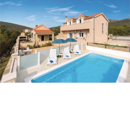 Three-Bedroom Holiday Home in Muc