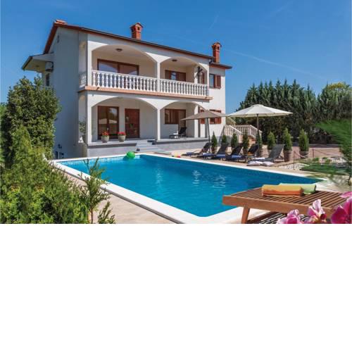 Three-Bedroom Holiday Home in Nedescina