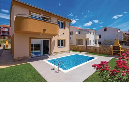 Three-Bedroom Holiday Home in Pag