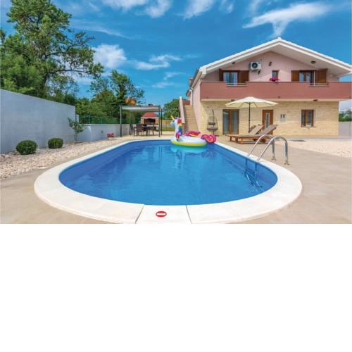 Three-Bedroom Holiday Home in Paljuv