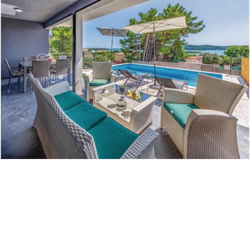 Three-Bedroom Holiday Home in Pomer