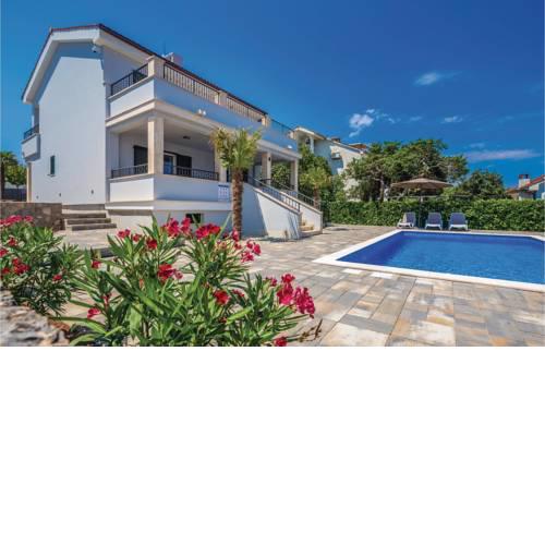Three-Bedroom Holiday Home in Porat