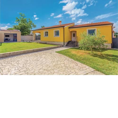 Three-Bedroom Holiday Home in Porec