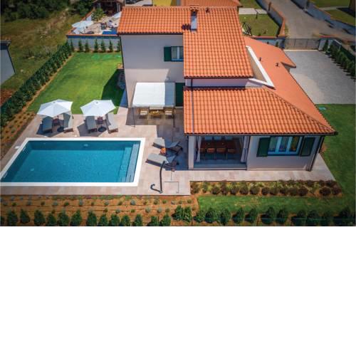 Three-Bedroom Holiday Home in Rasa