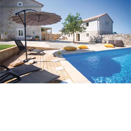 Three-Bedroom Holiday Home in Rezanci
