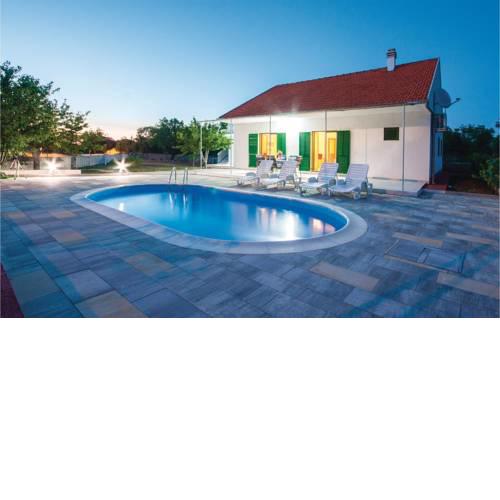 Three-Bedroom Holiday Home in Rozovac