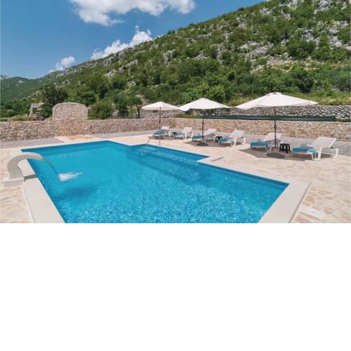 Three-Bedroom Holiday Home in Seoca