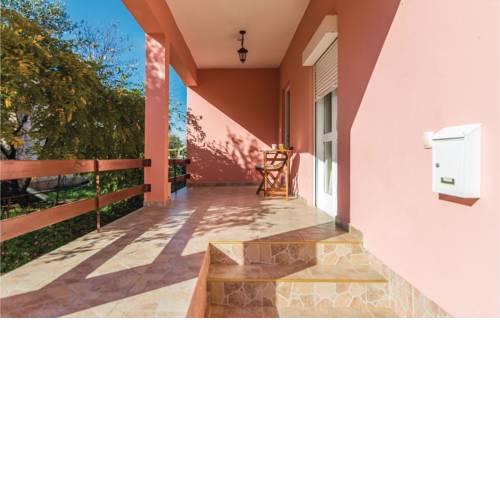 Three-Bedroom Holiday Home in Sikovo