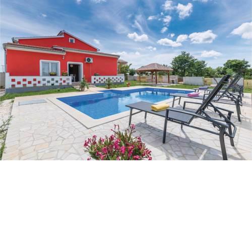Three-Bedroom Holiday Home in Sisan