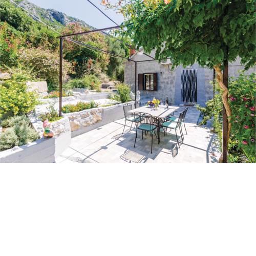Three-Bedroom Holiday Home in Ston