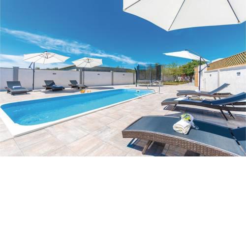 Three-Bedroom Holiday Home in Sveti Filip i Jakov