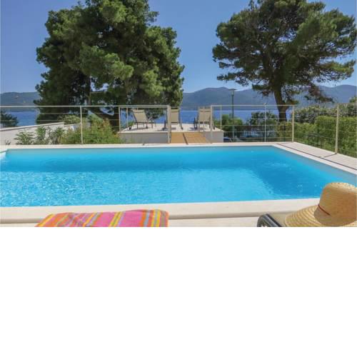 Three-Bedroom Holiday Home in Viganj
