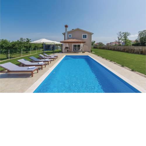 Three-Bedroom Holiday Home in Zminj