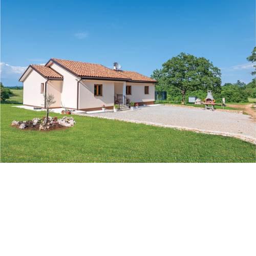 Three-Bedroom Holiday Home in Zminj