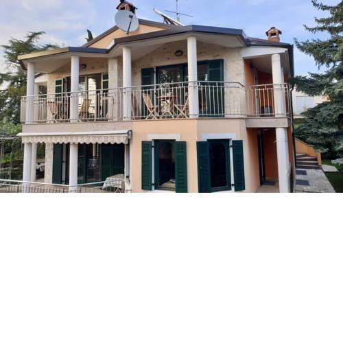 Todor Seaside Apartments