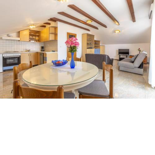 Top Split Region Apartments
