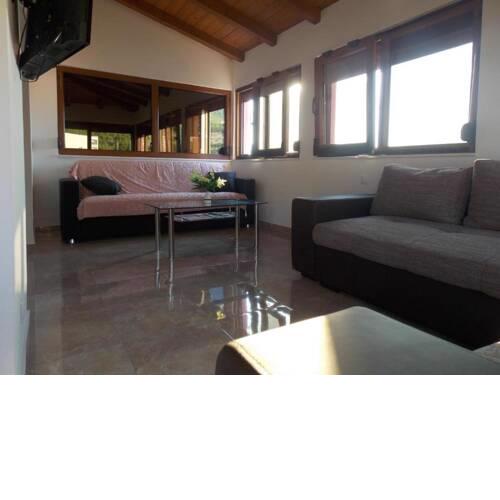 Tranquil Villa in Podstrana near Mutogras Beach