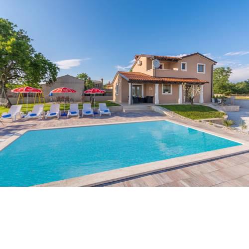 Tranquil Villa in Tinjan with Swimming Pool