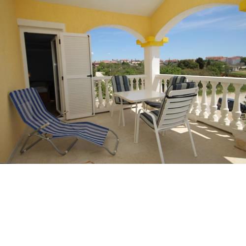 Triple Room Peroj 2235f