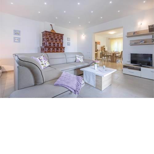 Two-Bedroom Apartment in Barban