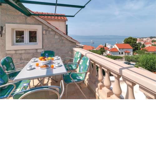 Two-Bedroom Apartment in Bol