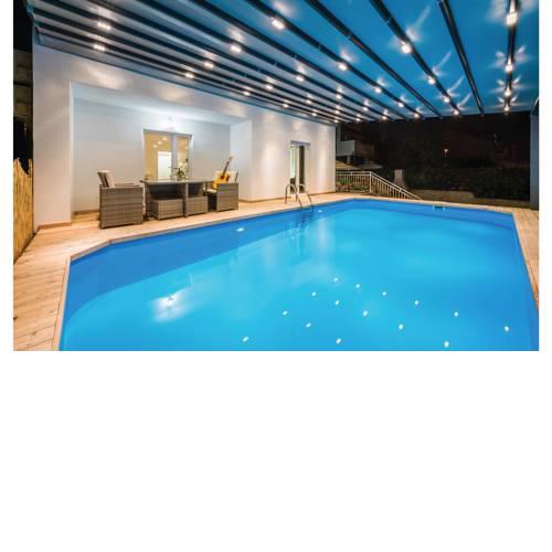 Two-Bedroom Apartment in Brodarica