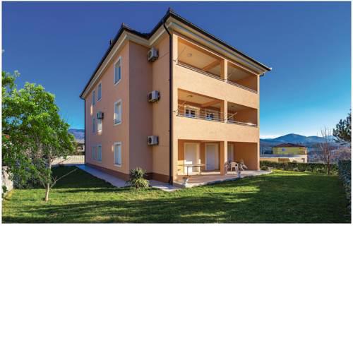 Two-Bedroom Apartment in Cavle