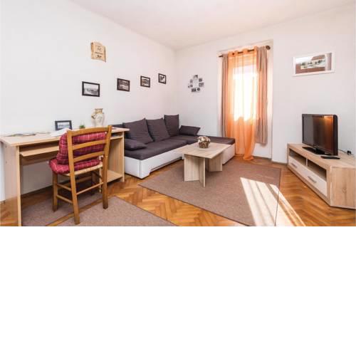 Two-Bedroom Apartment in Delnice