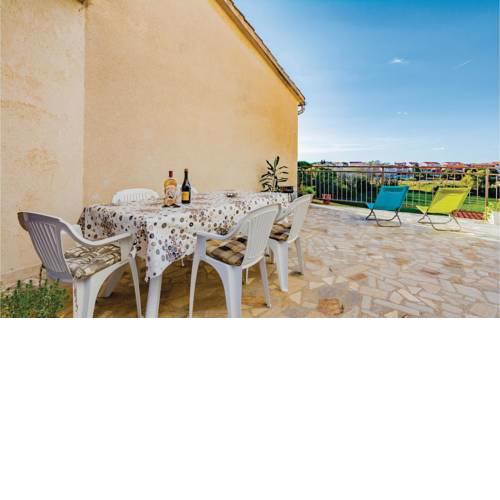 Two-Bedroom Apartment in Fazana