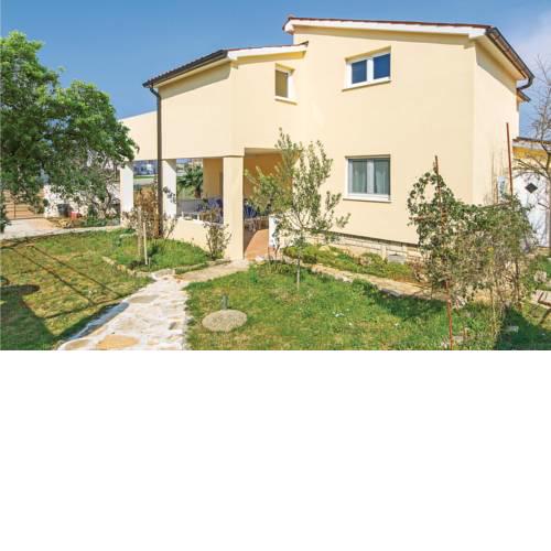 Two-Bedroom Apartment in Fazana