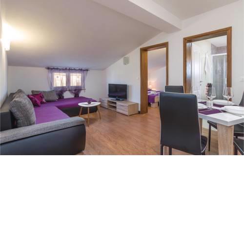 Two-Bedroom Apartment in Heraki