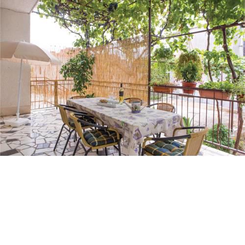 Two-Bedroom Apartment in Kastel Kambelovac
