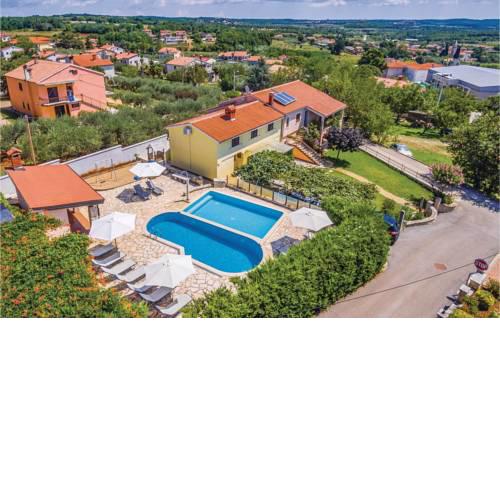 Two-Bedroom Apartment in Kastelir