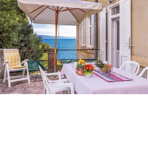 Two-Bedroom Apartment in Lovran