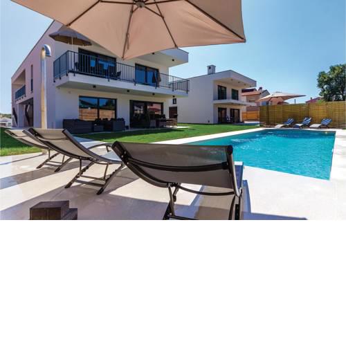 Two-Bedroom Apartment in Medulin