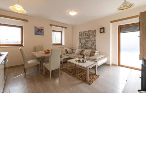 Two-Bedroom Apartment in Novigrad
