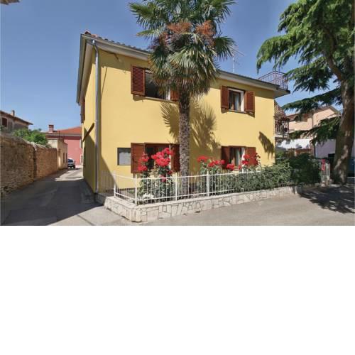 Two-Bedroom Apartment in Novigrad