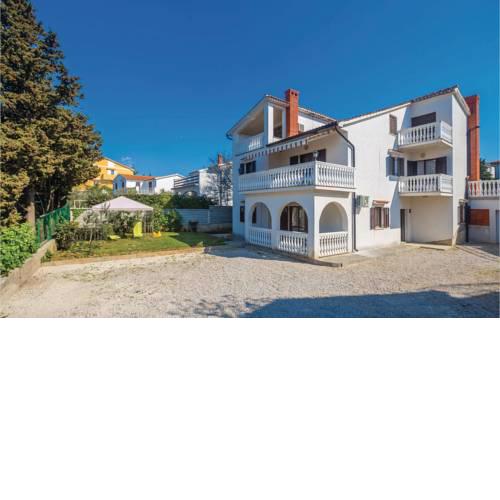 Two-Bedroom Apartment in Omisalj