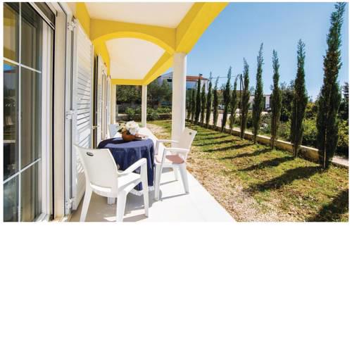 Two-Bedroom Apartment in Pakostane
