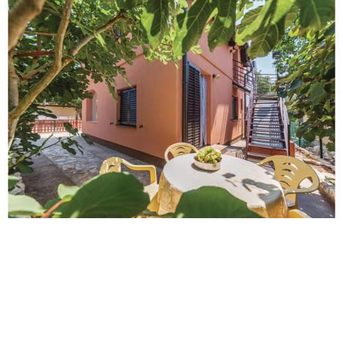 Two-Bedroom Apartment in Pavicini